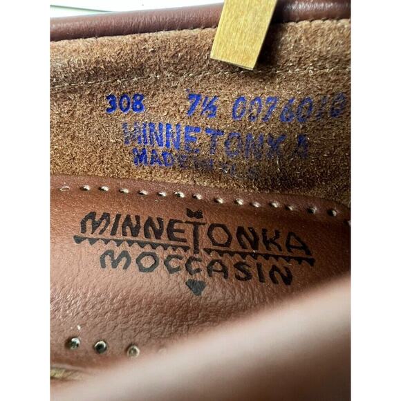 Minnetonka Moccasins Women's 7.5 M Brown Leather Rubber Sole Kiltie Moc Toe - Picture 5 of 7